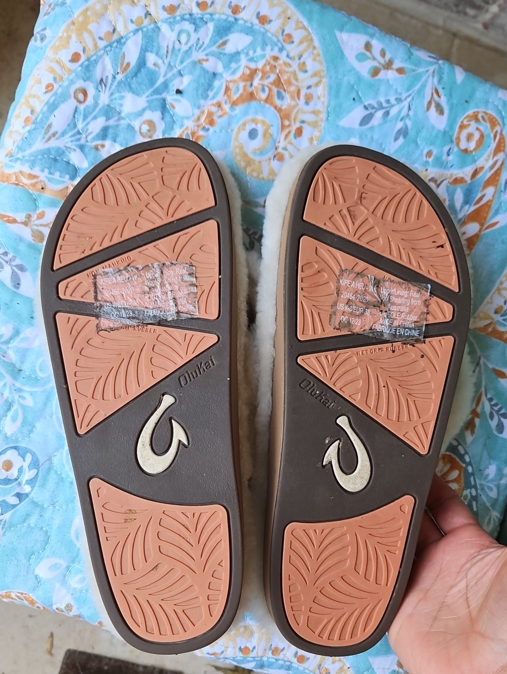 OluKai Women Kipe'a Heu Plush Shearling Flip Flop Sandal in Beige Tan US Size 8 - Picture 6 of 6